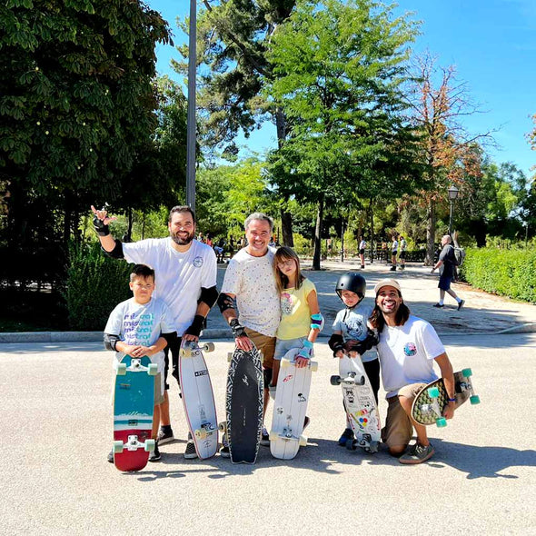 Carving Social Club Clases Clase Surfskate Grupal Padres | Nivel Básico | Parque del Retiro
