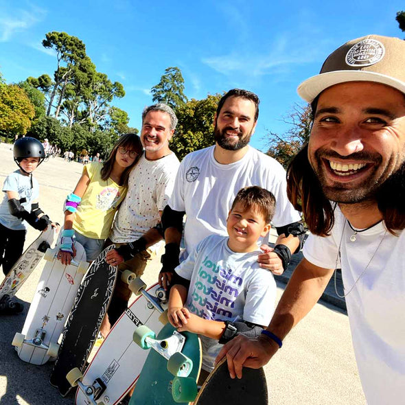 Carving Social Club Clases surfskate Clase Grupal Surfskate Padres e hijos | Nivel Intermedio | Parque del Retiro