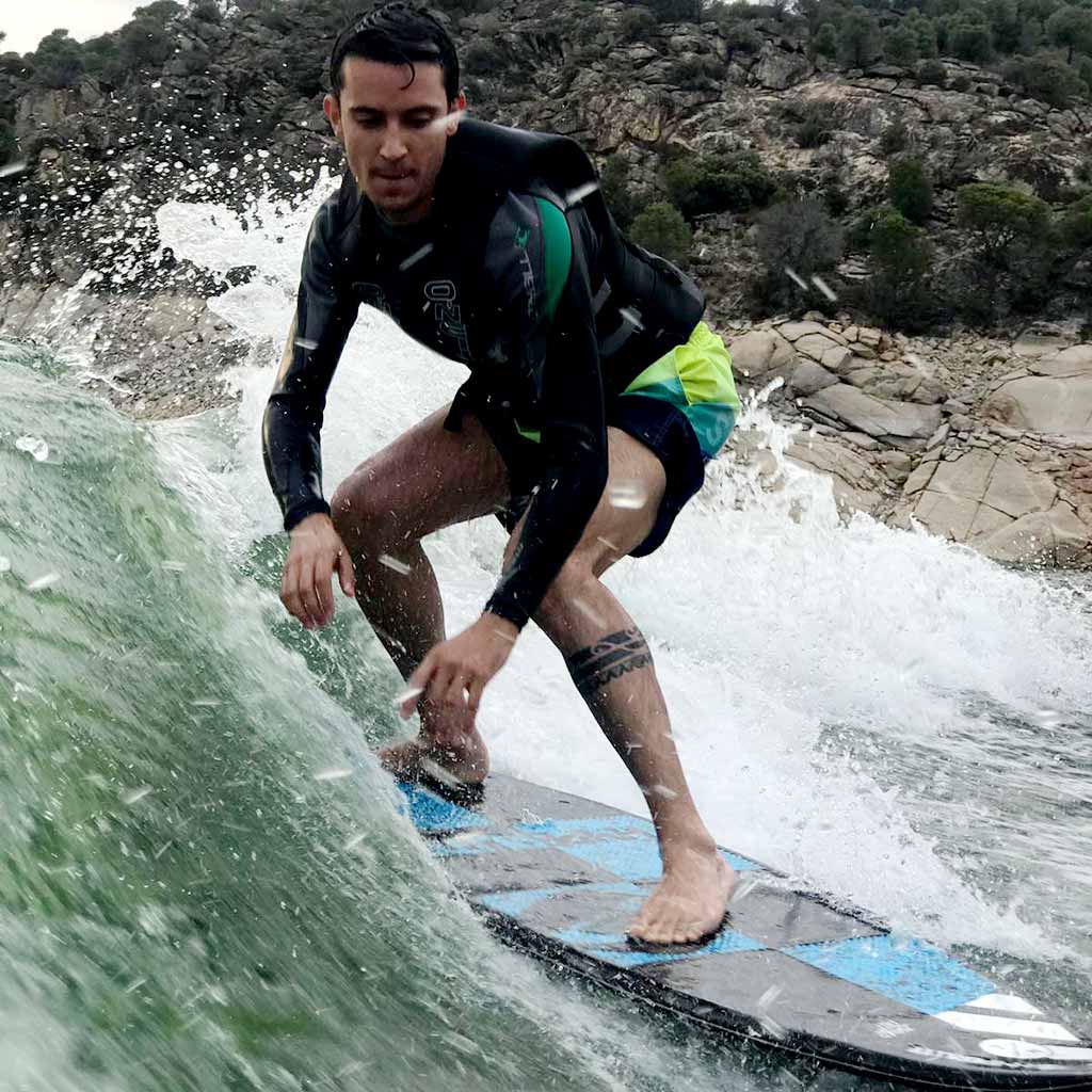 Sesión de Wake Surf Embalse de San Juan Madrid - Carving Social Club