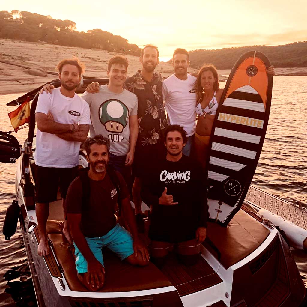 Sesión de Wake Surf Embalse de San Juan Madrid - Carving Social Club