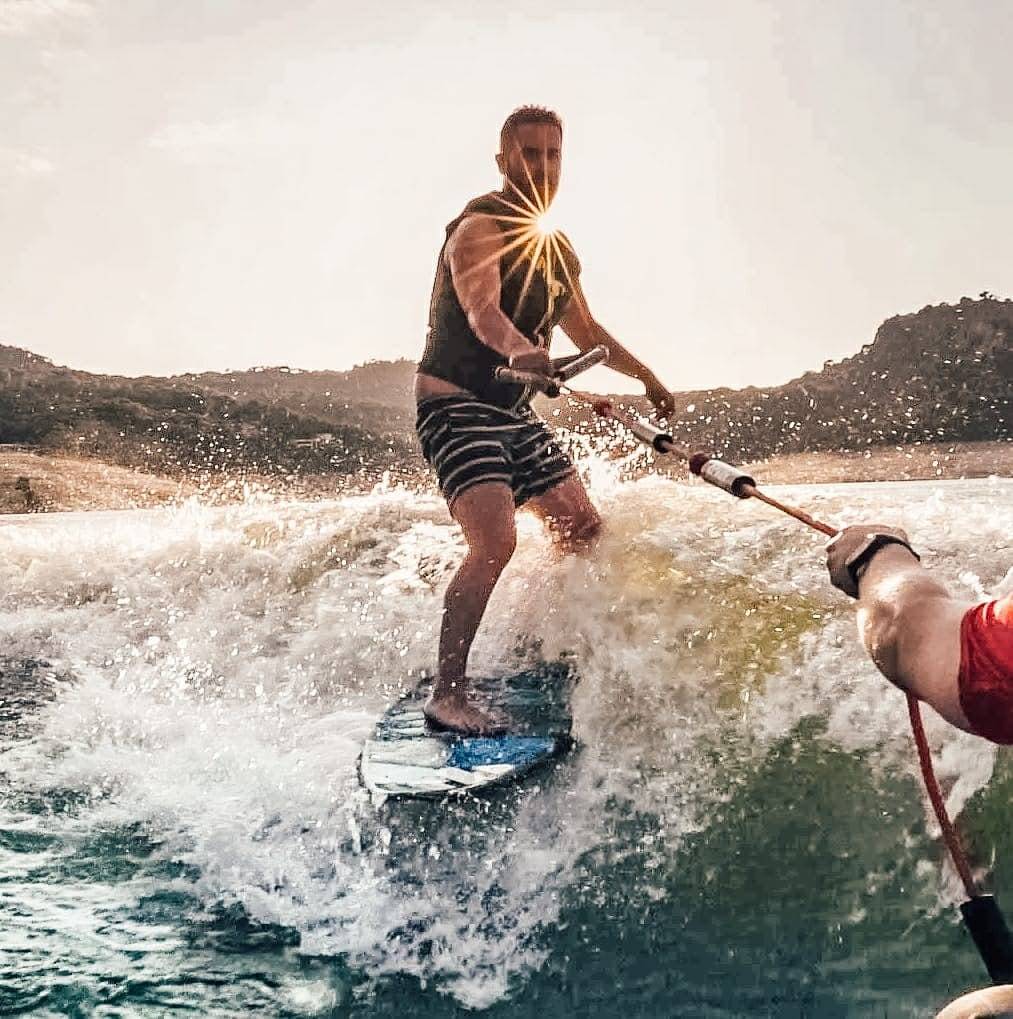 Sesión de Wake Surf Embalse de San Juan Madrid - Carving Social Club