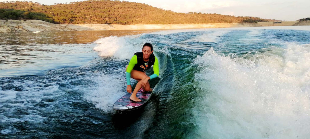 Wake Surf en el Pantano de San Juan: Una Aventura de Emoción y Evolución en el Agua