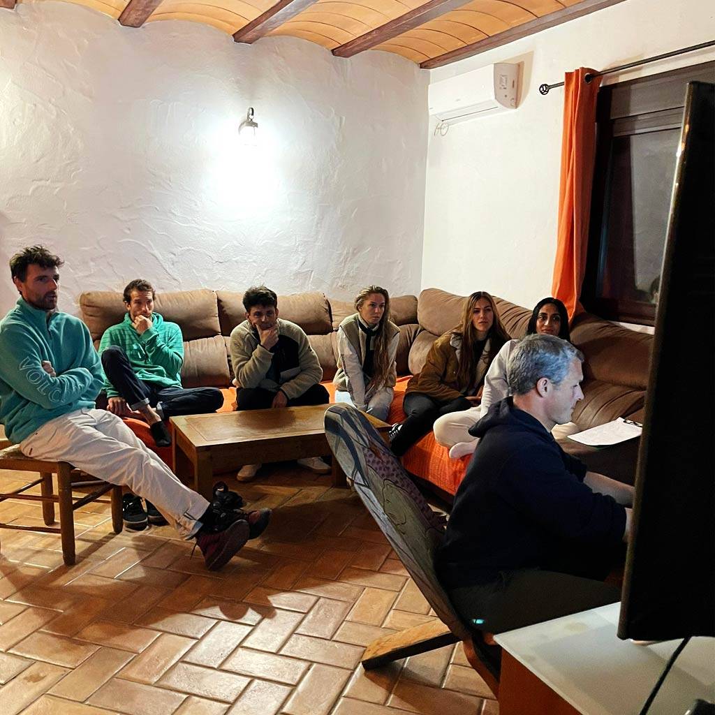 19 al 21 Abril 2024 | Surf Coaching de Surf en El Palmar con Miguel Rodríguez - Carving Social Club