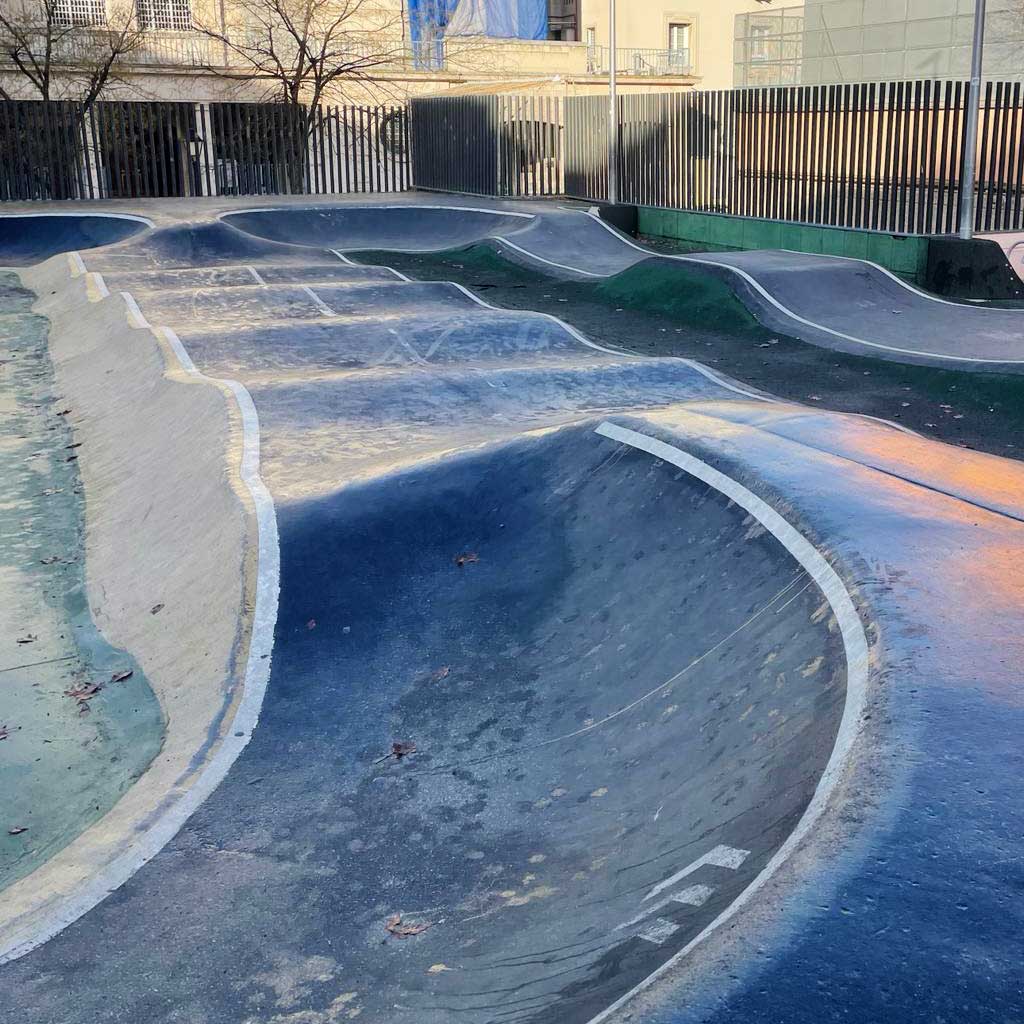 Clase Grupal Surfskate | Pumptrack Chamberí - Carving Social Club