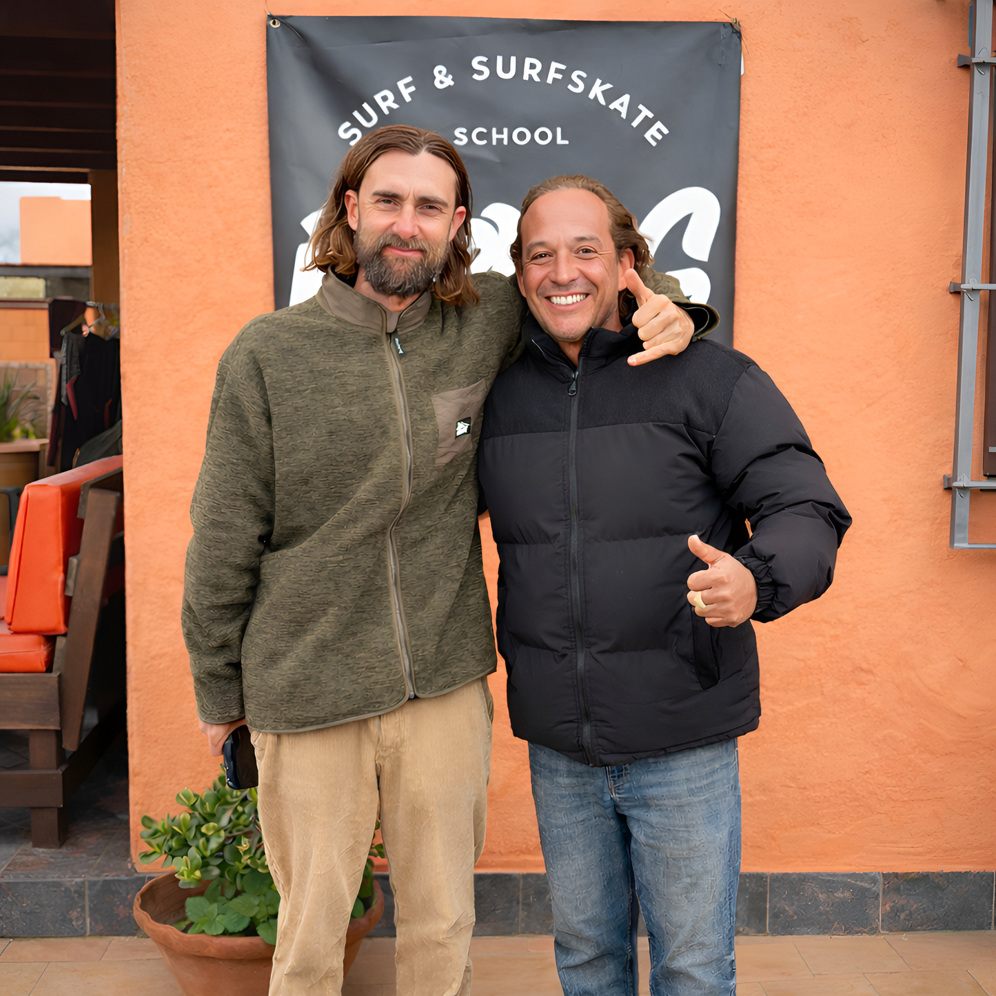 Dani Aznar, surfista profesional en la surfhouse del Carving Social Club