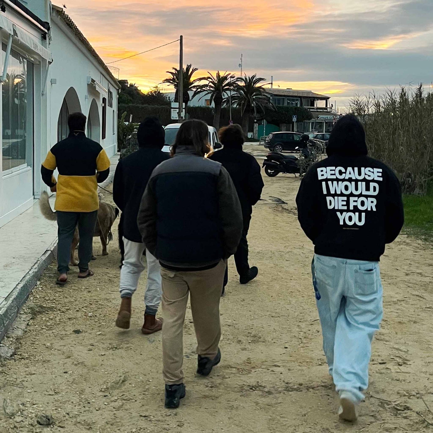 Dani Aznar surfista profesional en el Surfcamp Celebrity de Carving Social Club en El Palmar