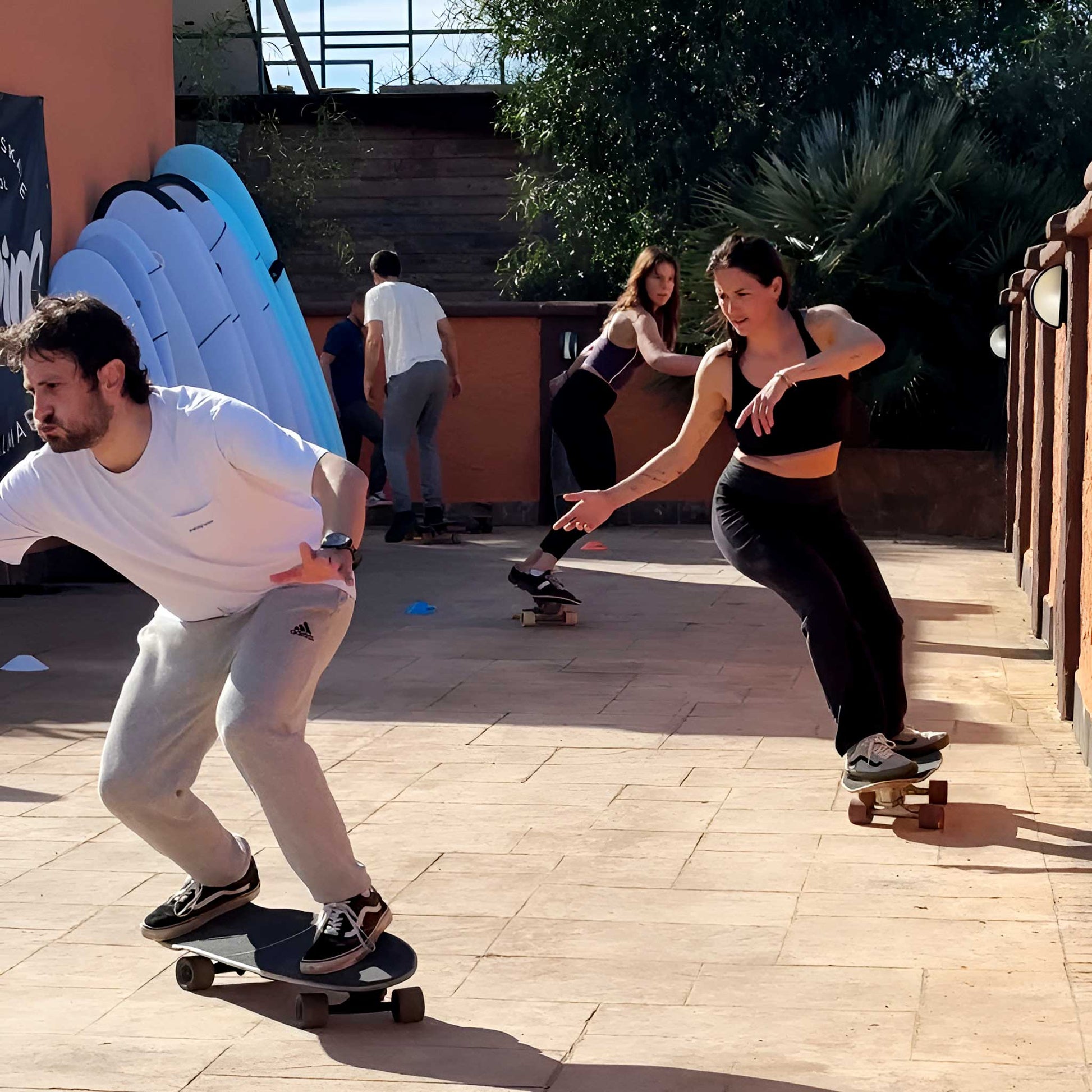 Uso del surfskate para mecanizar giros y mejorar el bombeo fuera del agua