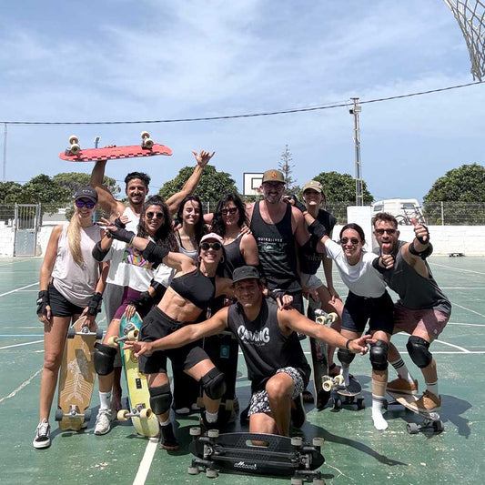 Sesión de surfskate incluida en el Surfcamp de una Semana