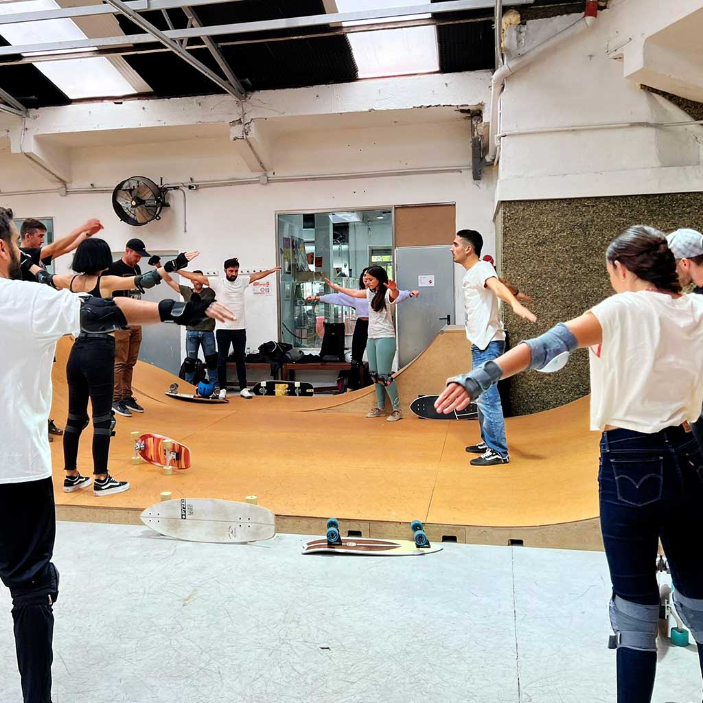 Bonos Clases Grupales Surfskate en Skatepark | MadRamps - Carving Social Club