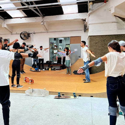 Bonos Clases Grupales Surfskate en Skatepark | MadRamps - Carving Social Club