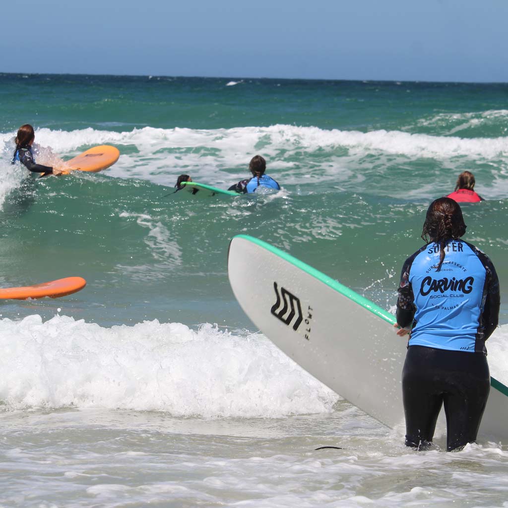 Clase Grupal de Surf | Playa El Palmar - Carving Social Club