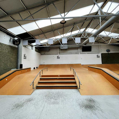 Clase Grupal Surfskate en Skatepark | Mad Ramps - Carving Social Club