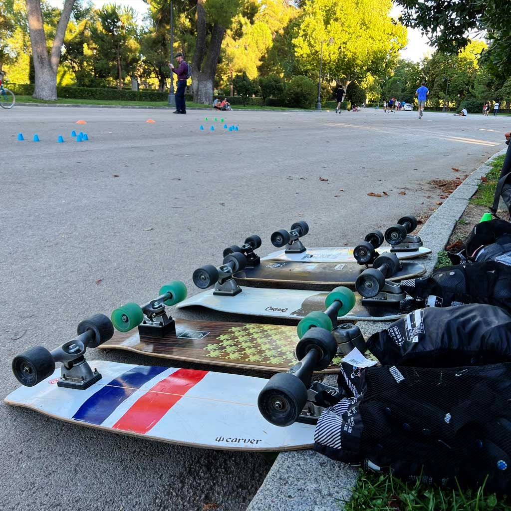 Clase Grupal Surfskate | Nivel Básico | Parque del Retiro - Carving Social Club