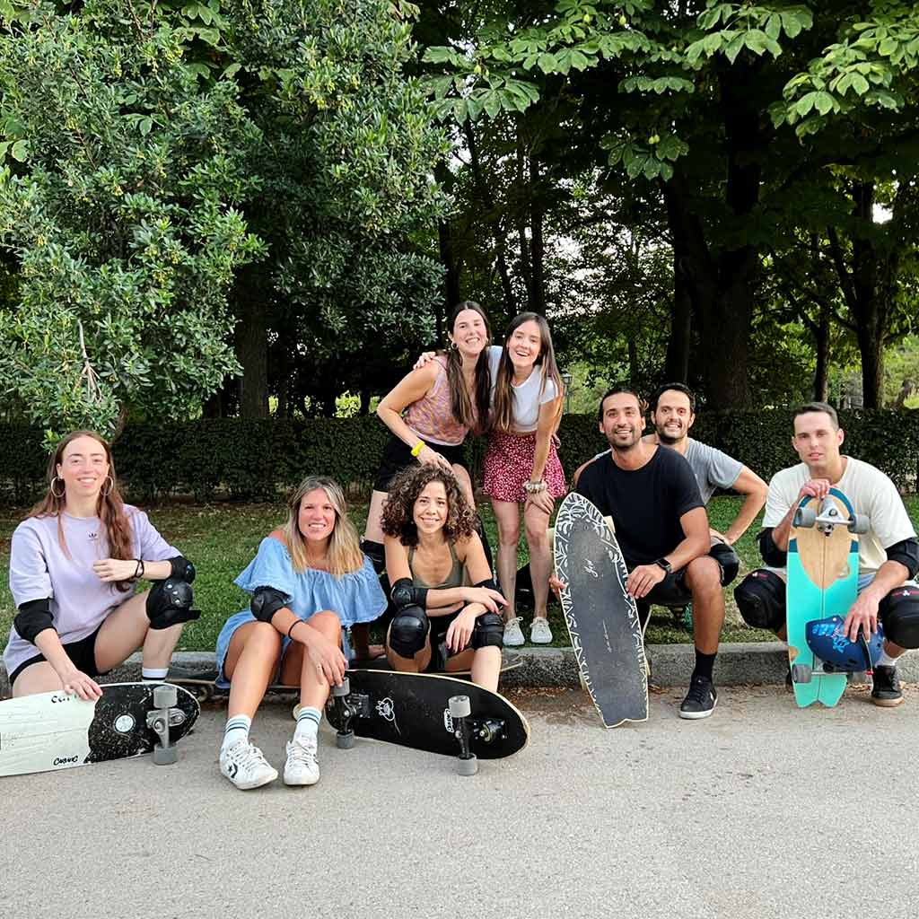 Clase Grupal Surfskate | Nivel Básico | Parque del Retiro - Carving Social Club
